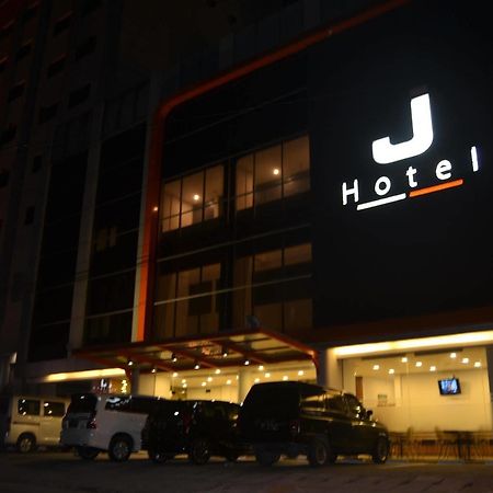 J Hotel Медан Екстериор снимка