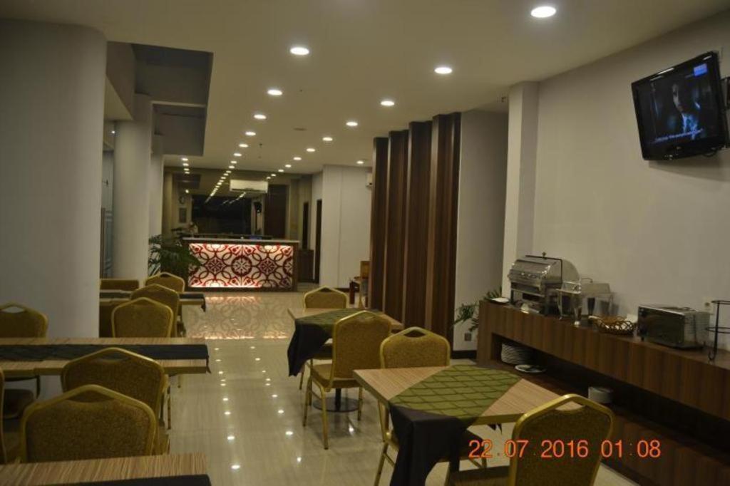 J Hotel Медан Екстериор снимка