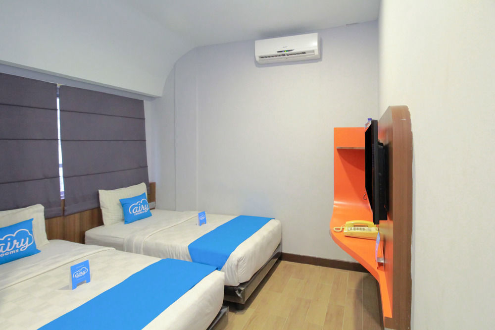 J Hotel Медан Екстериор снимка