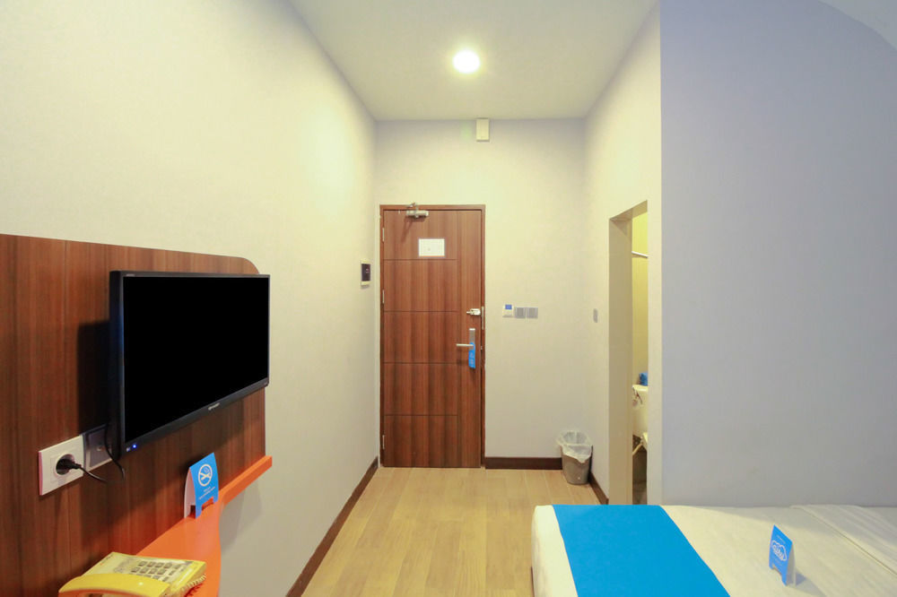 J Hotel Медан Екстериор снимка
