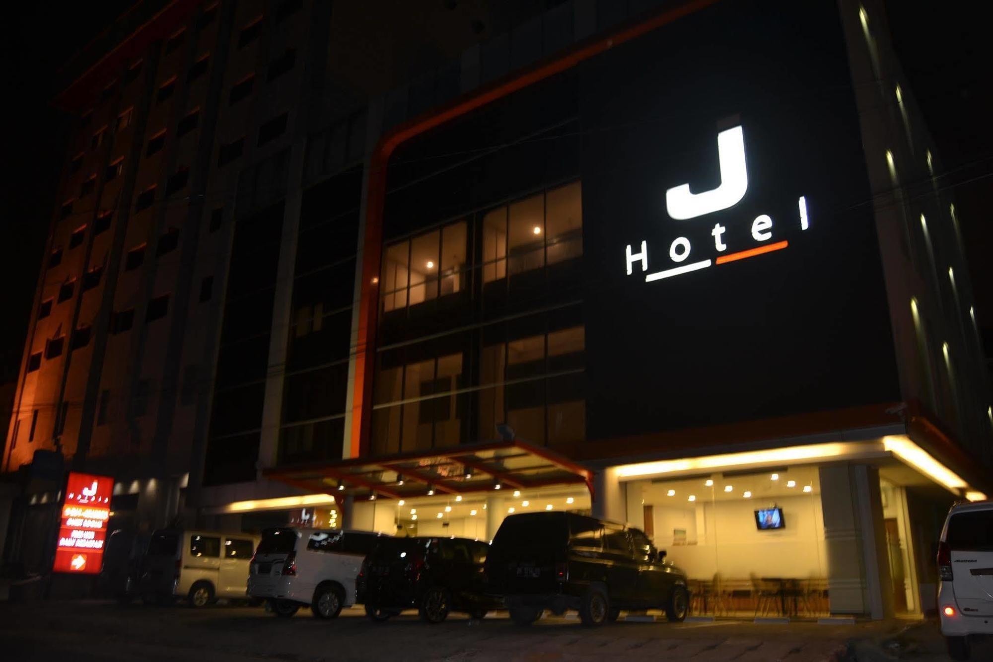 J Hotel Медан Екстериор снимка