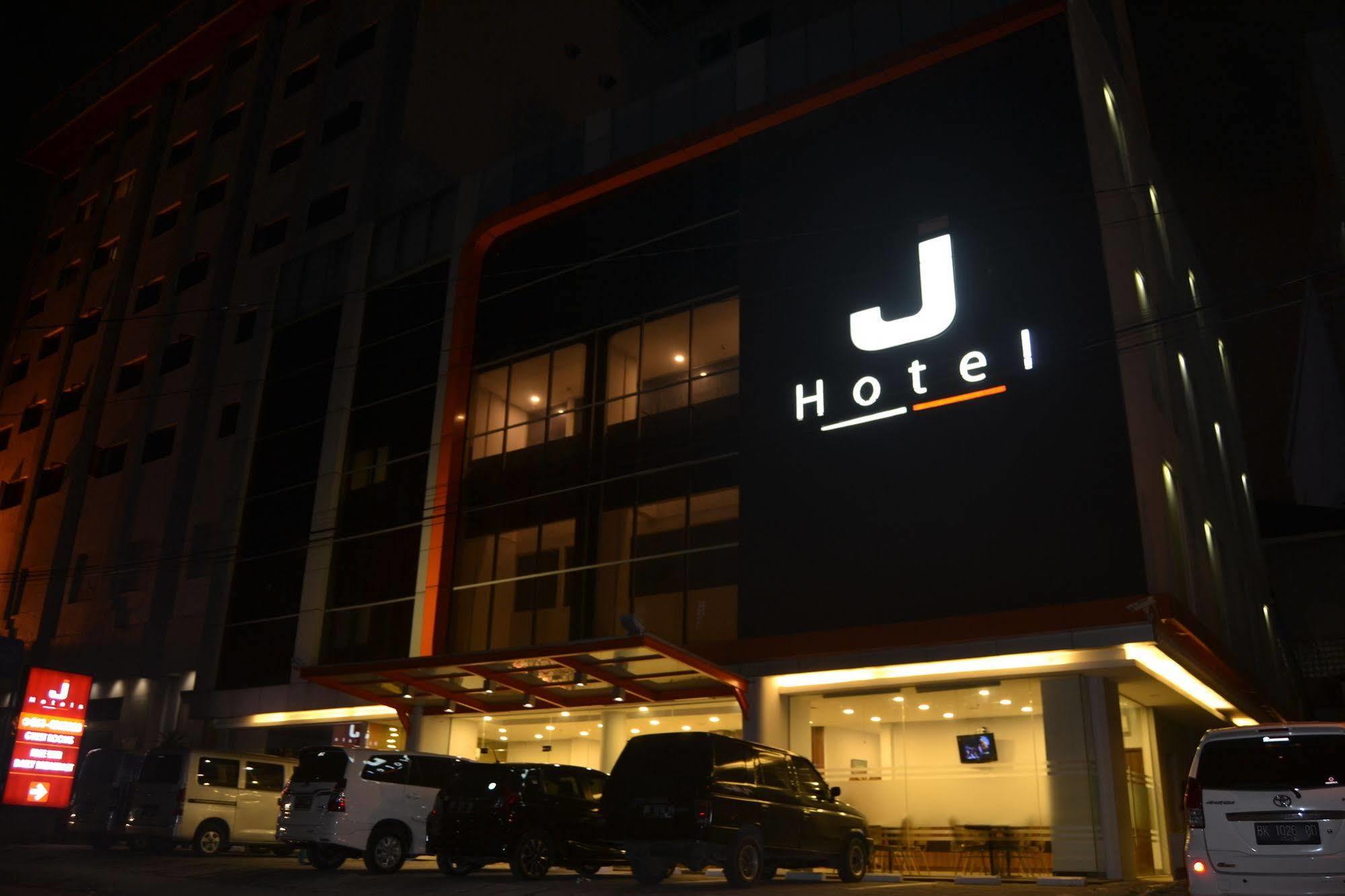 J Hotel Медан Екстериор снимка