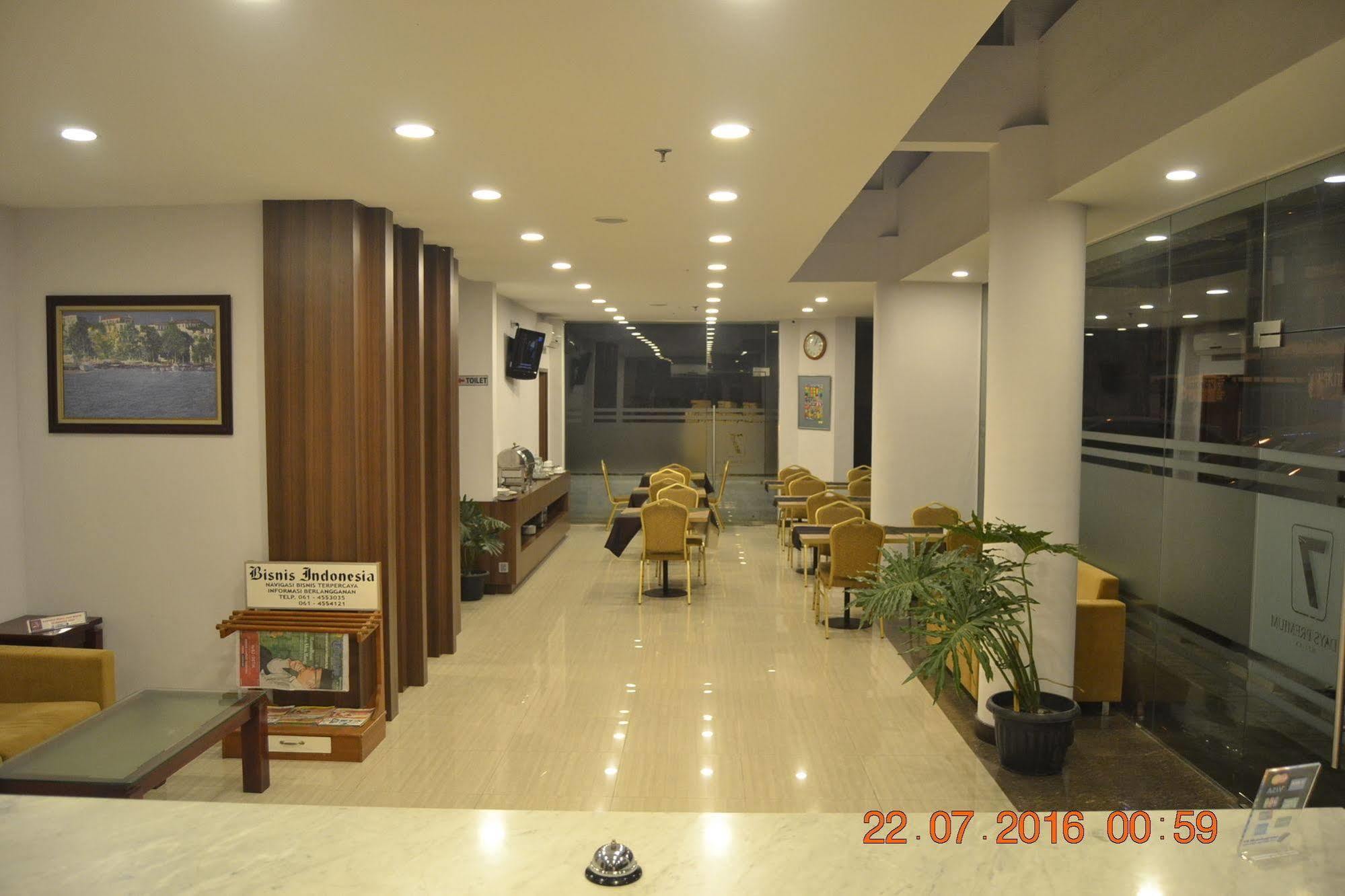 J Hotel Медан Екстериор снимка