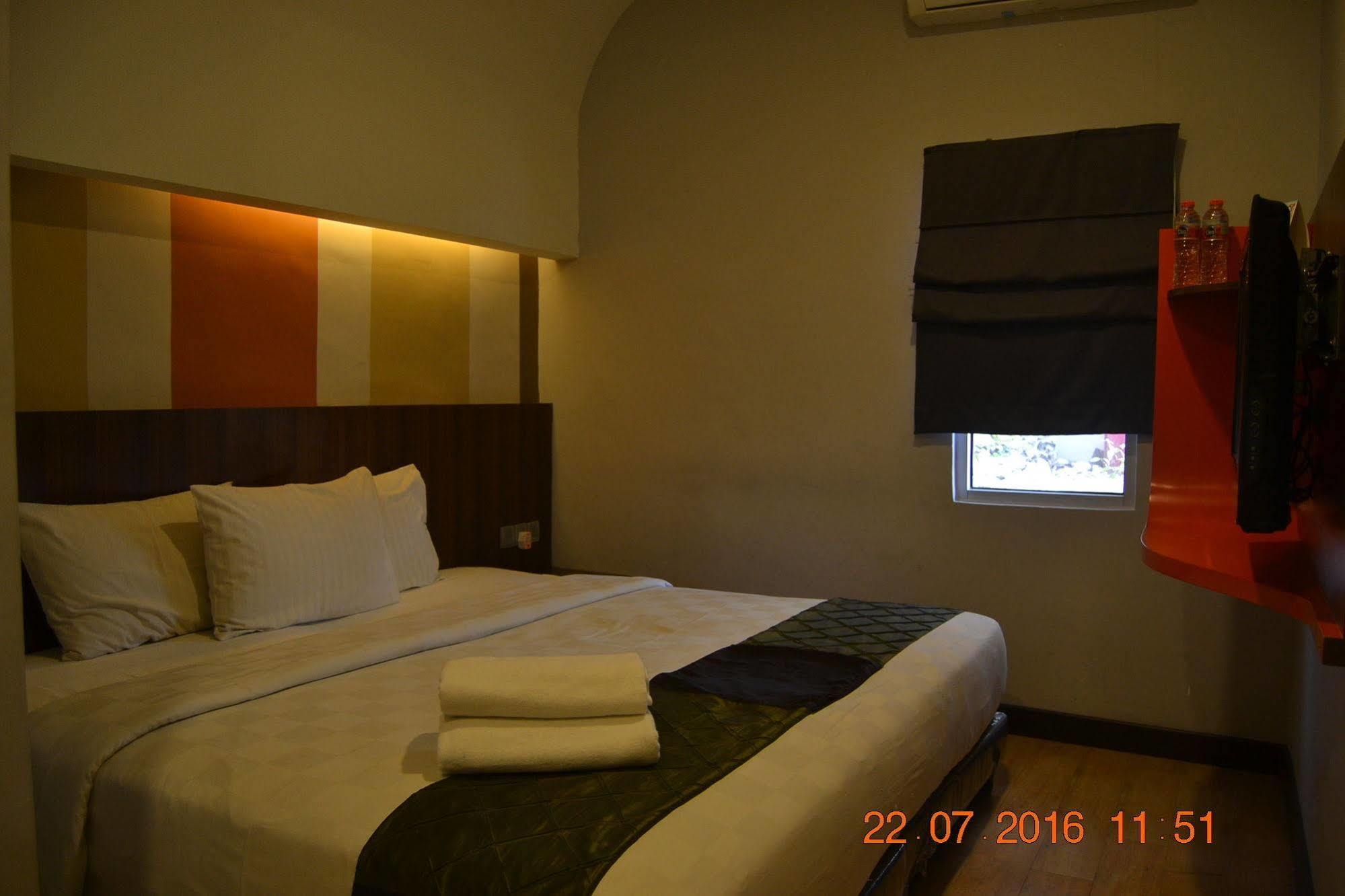 J Hotel Медан Екстериор снимка