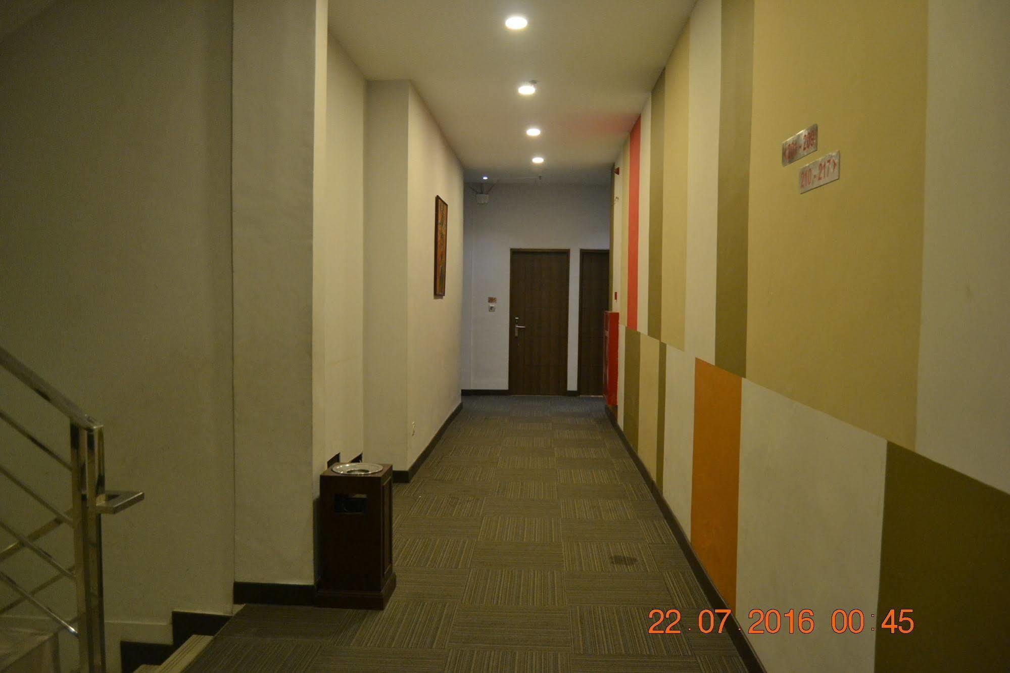 J Hotel Медан Екстериор снимка