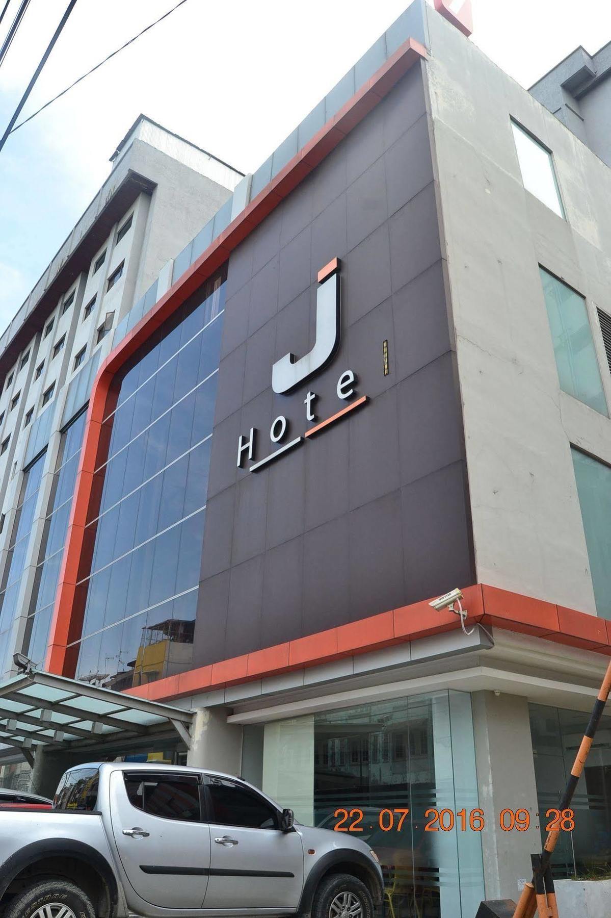 J Hotel Медан Екстериор снимка
