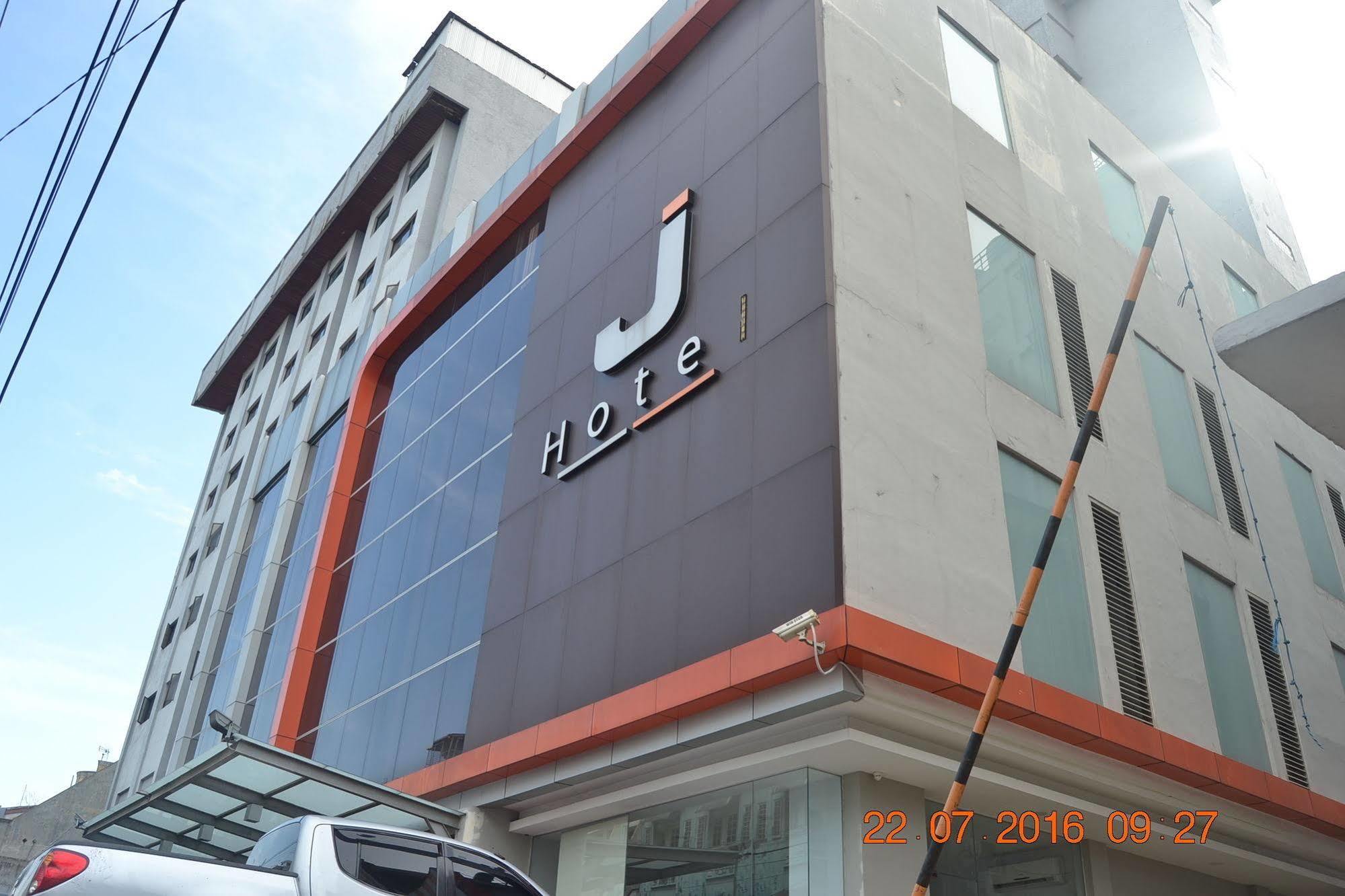 J Hotel Медан Екстериор снимка